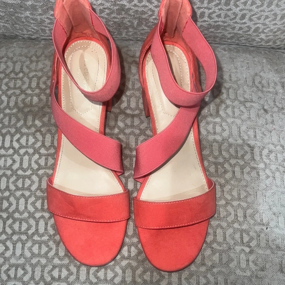Liz‎ Claiborne Refined comfort.